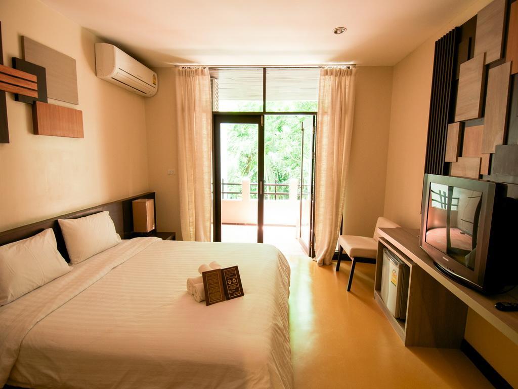 Отель Baan Chumphon Pathio Экстерьер фото