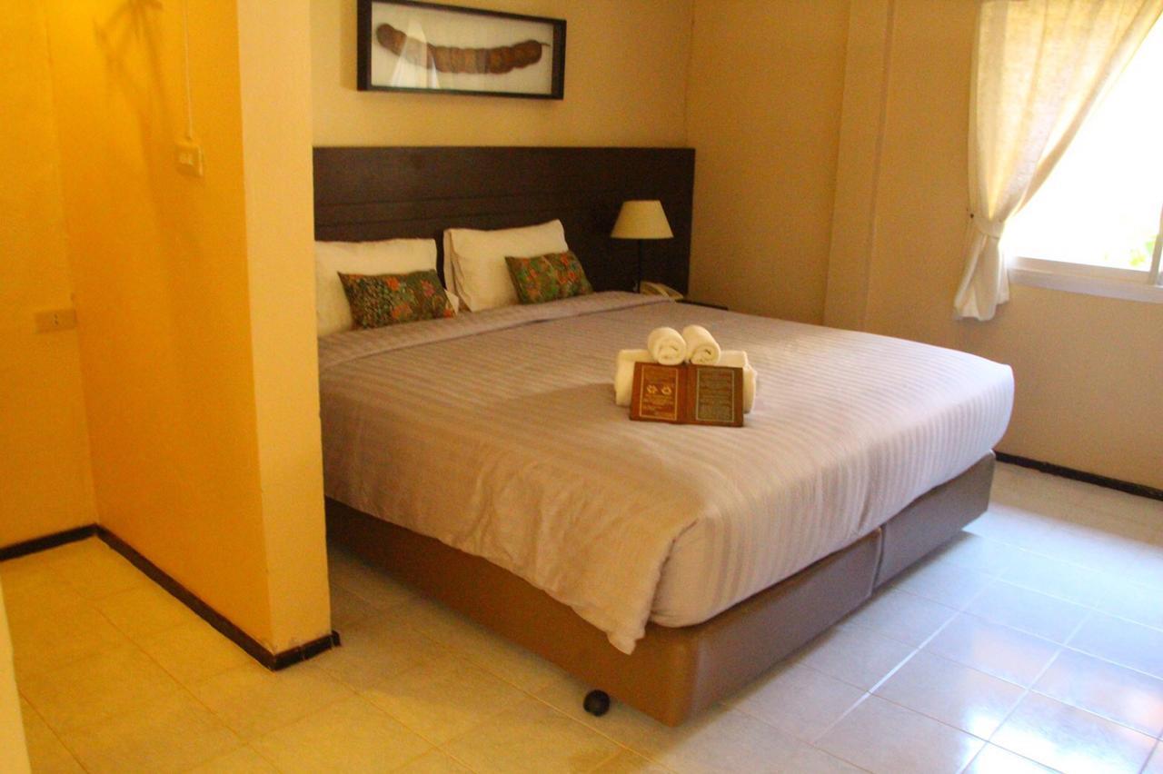 Отель Baan Chumphon Pathio Экстерьер фото